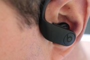 魔声Powerbeats2耳机使用体验（深入解析魔声Powerbeats2耳机的音质、舒适度和设计）