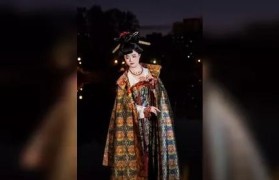 佳能M10拍夜景的绝佳表现（发掘城市夜晚的迷人之美）