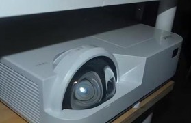 电脑连接电视投屏教学（实现大屏幕享受的简便方法）