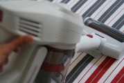 以莱克手持吸尘器的卓越性能和便捷使用体验（让清洁更轻松，以莱克手持吸尘器的特色功能和高效性能一览）