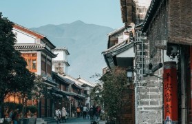 1855年风景摄影探索之路（记录历史的光影，展示自然的美丽）