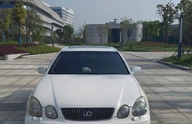 探索LexusGS300的豪华之道（华丽内外，驾享尊荣）