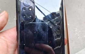 充电成瘾（剖析当代人对手机充电的狂热痴迷）